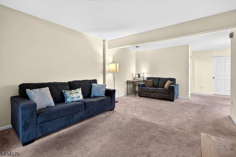 Property listing MLS 4047473 photo 5