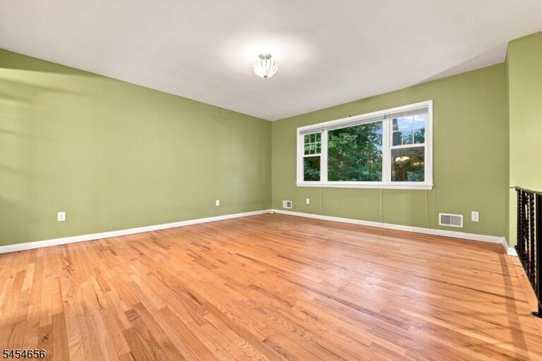 Property listing MLS 4047543 photo 9
