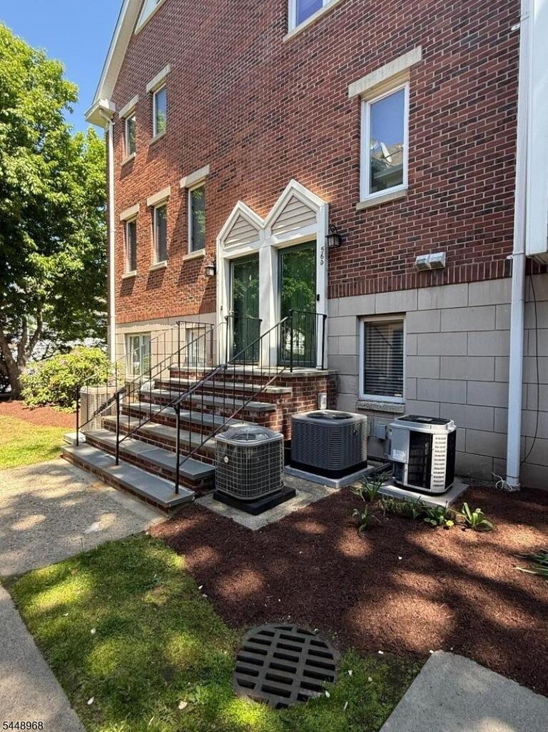 Property listing MLS 4047550 photo 1