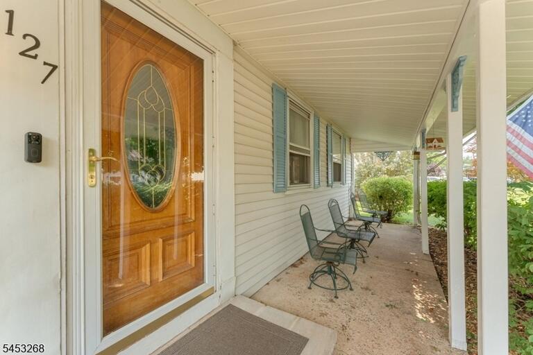 Property listing MLS 4047559 photo 2