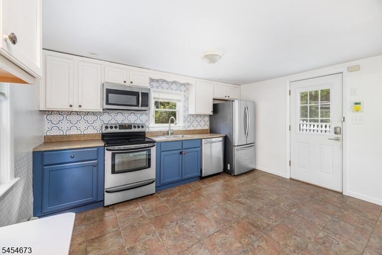 Property listing MLS 4047560 photo 3
