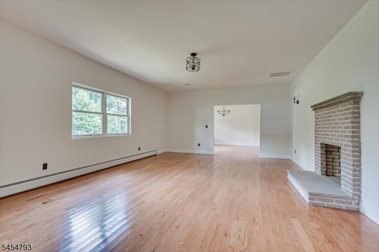 Property listing MLS 4047659 photo 3