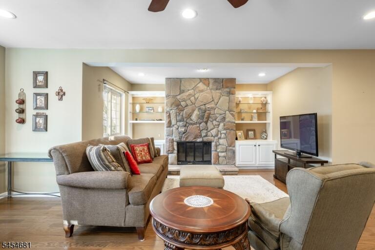 Property listing MLS 4047714 photo 4