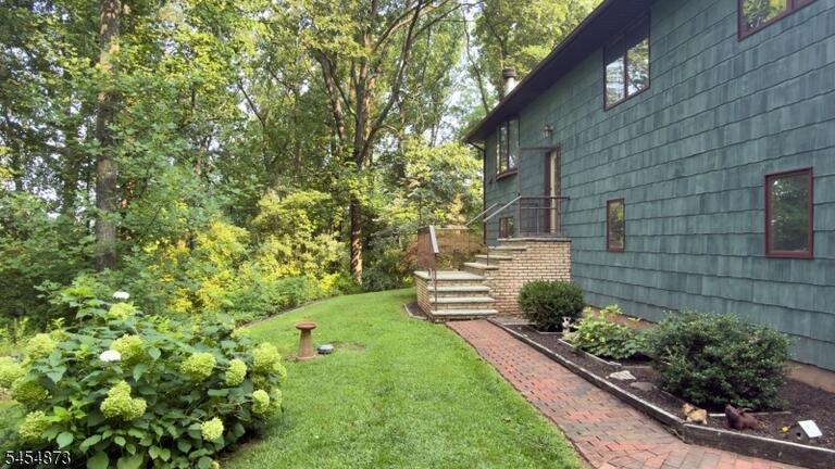Property listing MLS 4047741 photo 4