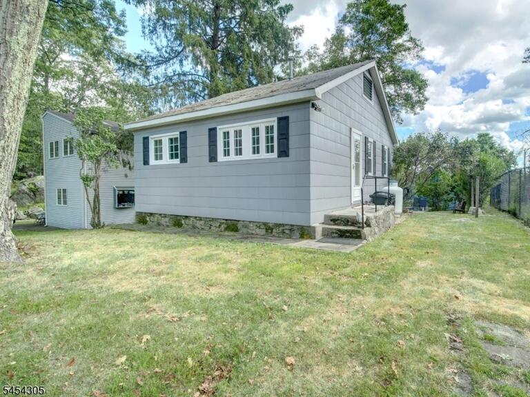 Property listing MLS 4047837 photo 12