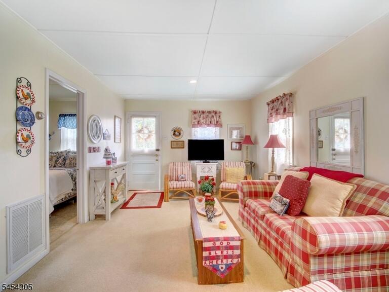 Property listing MLS 4047837 photo 5