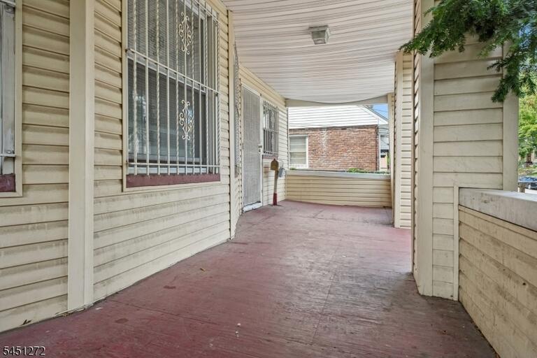 Property listing MLS 4047847 photo 3