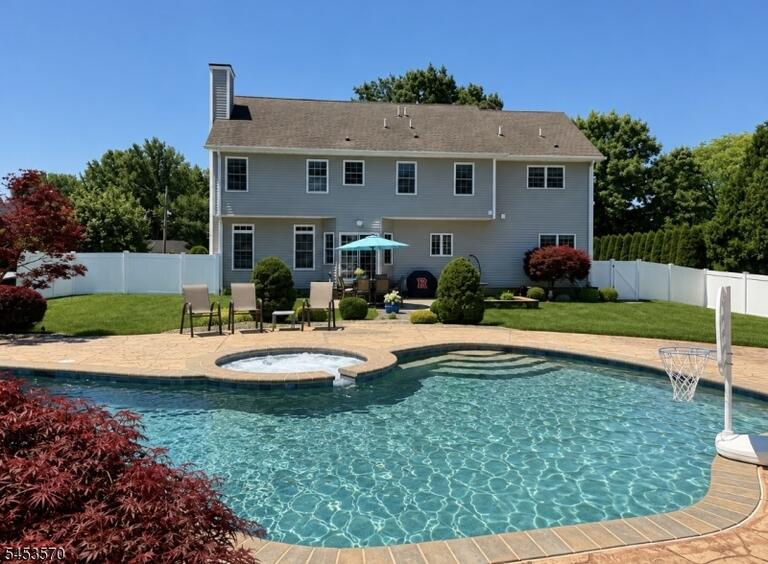 Property listing MLS 4047880 photo 3