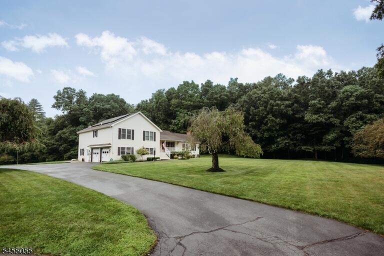 Property listing MLS 4047881 photo 2