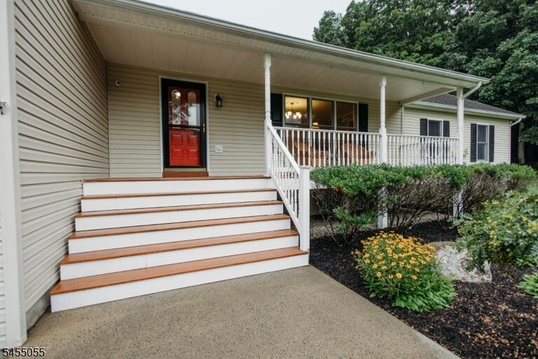 Property listing MLS 4047881 photo 4