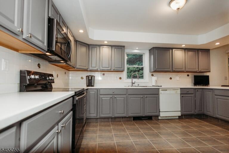 Property listing MLS 4047881 photo 7