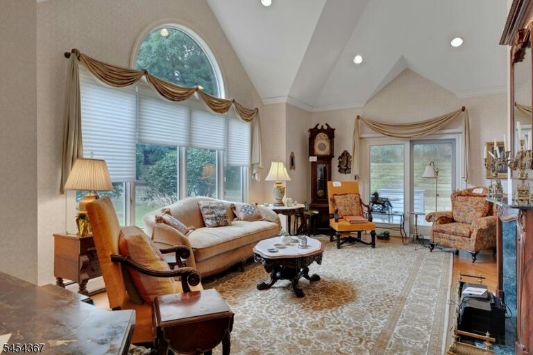 Property listing MLS 4047884 photo 9