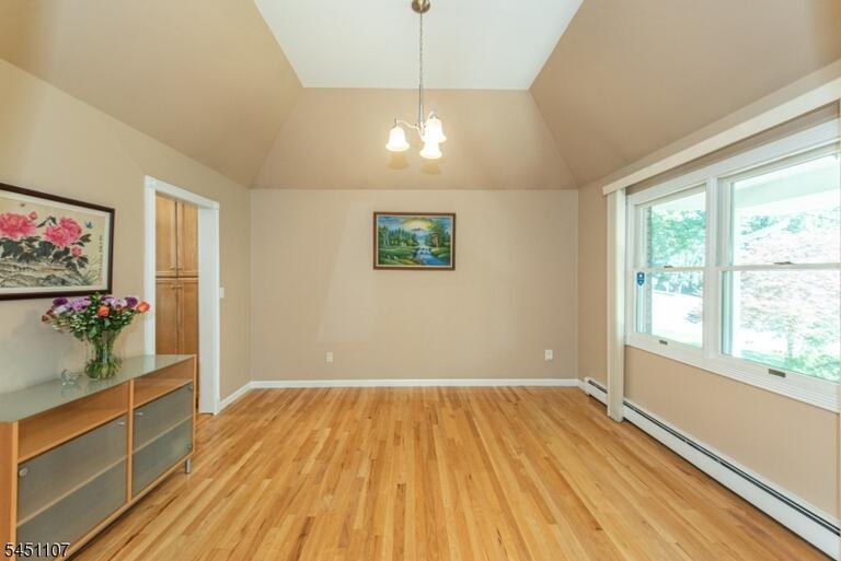 Property listing MLS 4047885 photo 12