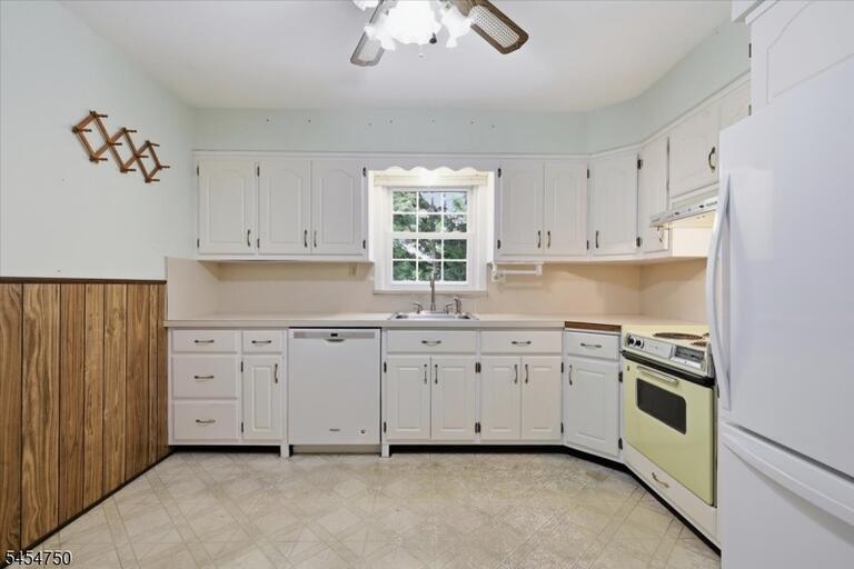 Property listing MLS 4047887 photo 4