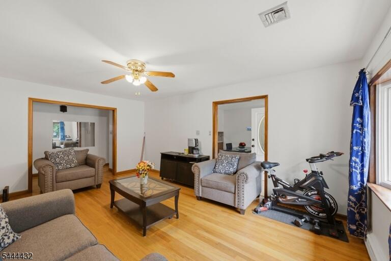 Property listing MLS 4047894 photo 4