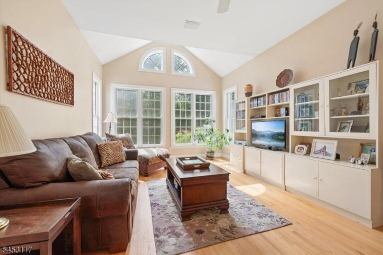 Property listing MLS 4047895 photo 18
