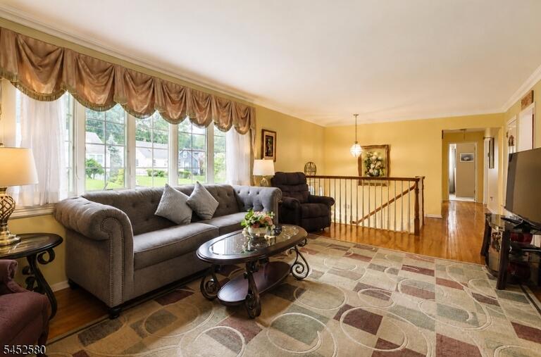 Property listing MLS 4047905 photo 4