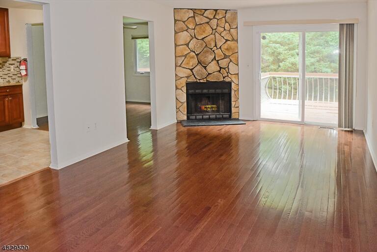 Property listing MLS 4047933 photo 3