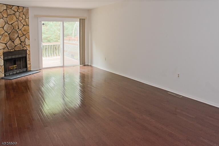 Property listing MLS 4047933 photo 4