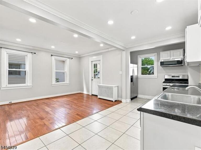 Property listing MLS 4047946 photo 9
