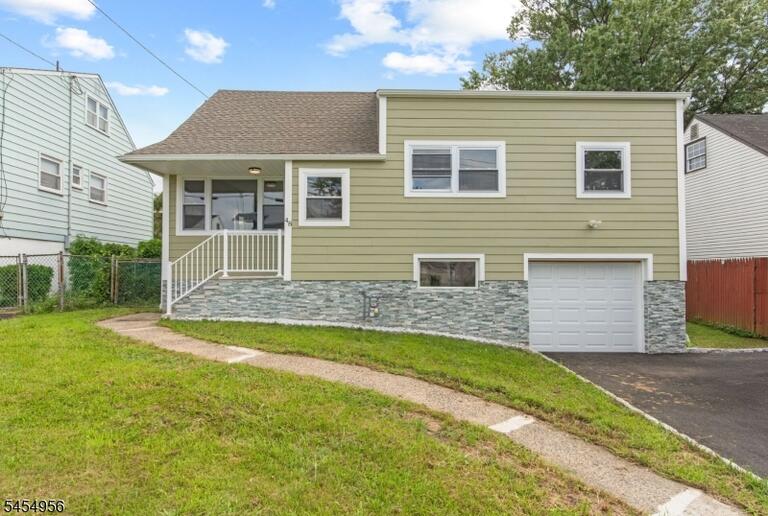 Property listing MLS 4047978 photo 2