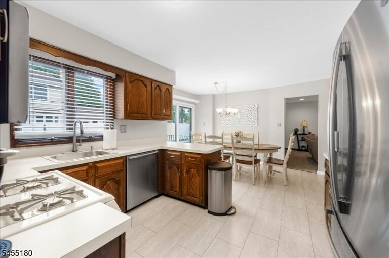 Property listing MLS 4048003 photo 8