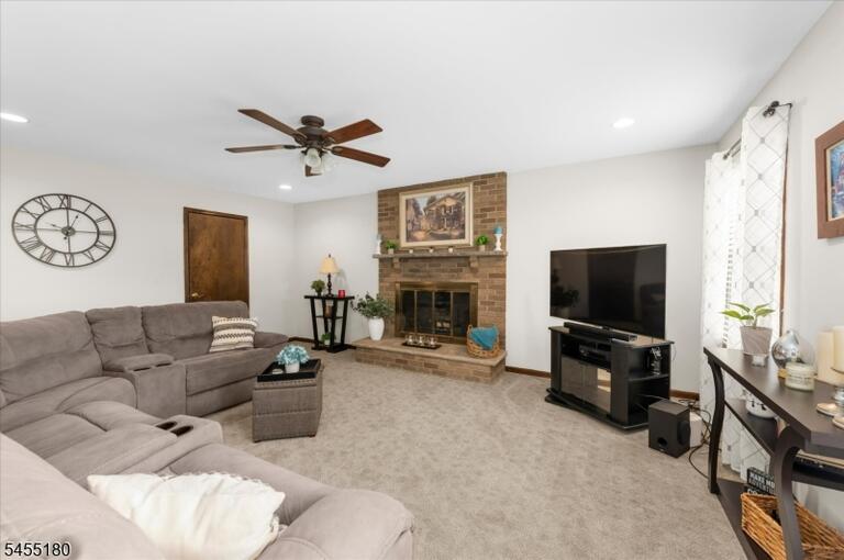 Property listing MLS 4048003 photo 9
