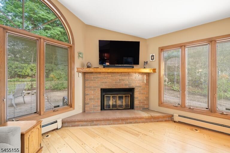 Property listing MLS 4048005 photo 21