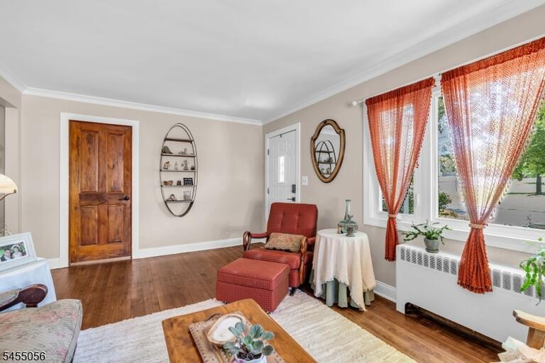Property listing MLS 4048017 photo 4
