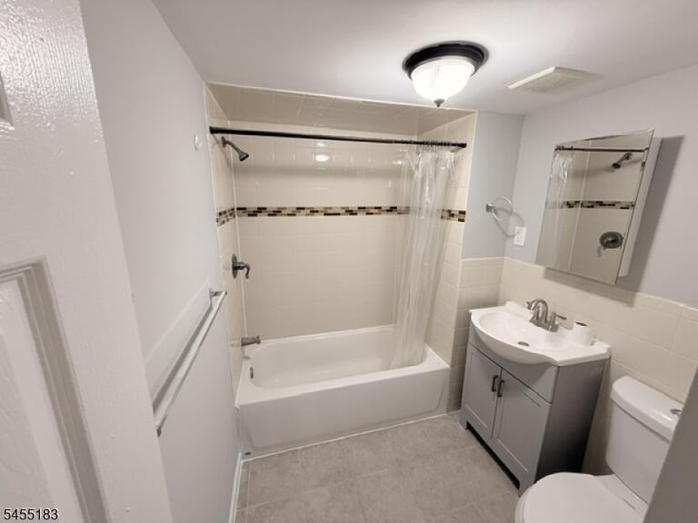 Property listing MLS 4048024 photo 3