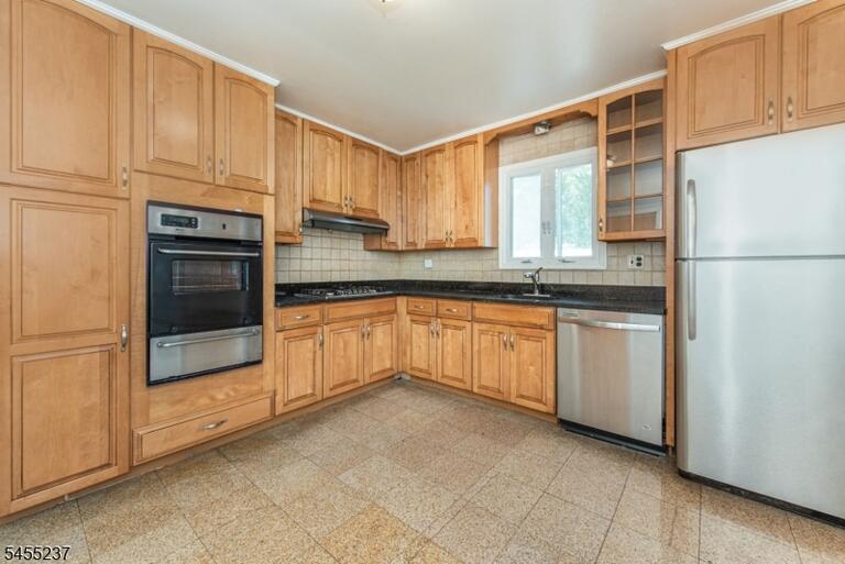 Property listing MLS 4048031 photo 10