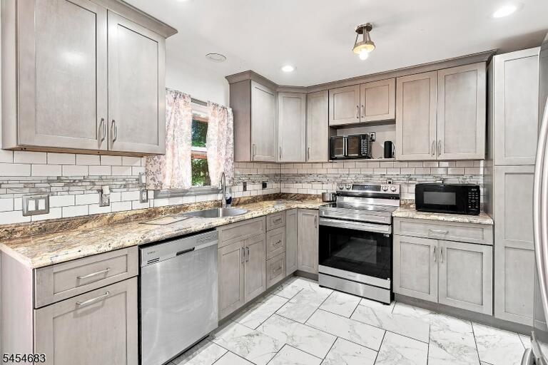 Property listing MLS 4048037 photo 11