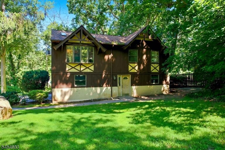 Property listing MLS 4048037 photo 2