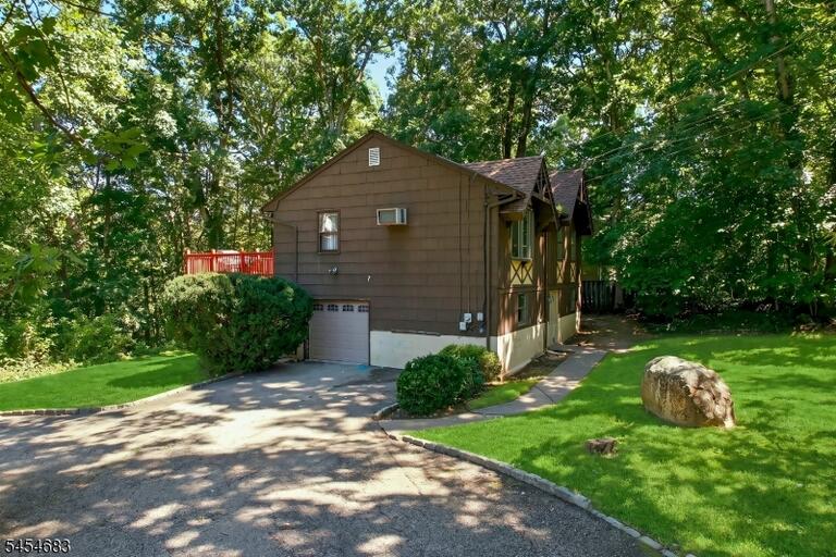 Property listing MLS 4048037 photo 4