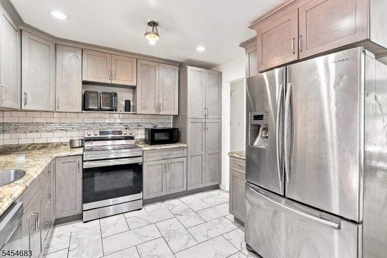Property listing MLS 4048037 photo 8