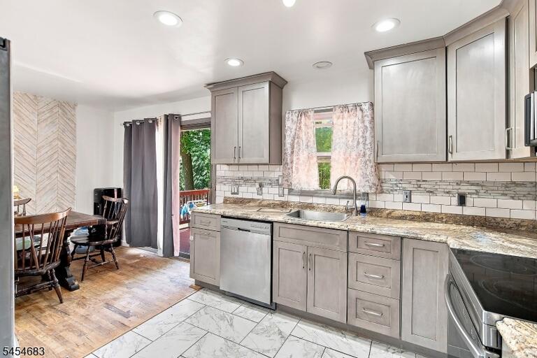 Property listing MLS 4048037 photo 9