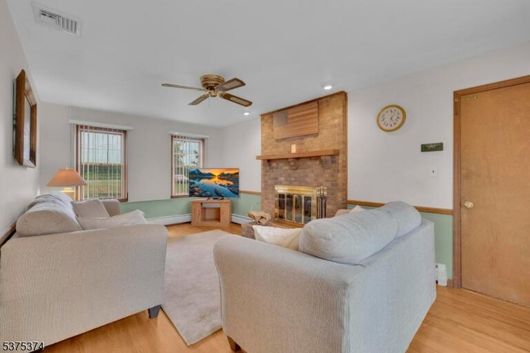 Property listing MLS 4048049 photo 16