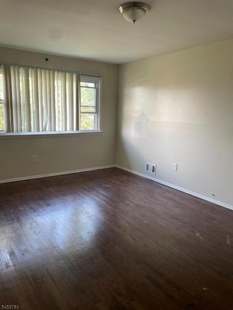 Property listing MLS 4048088 photo 3
