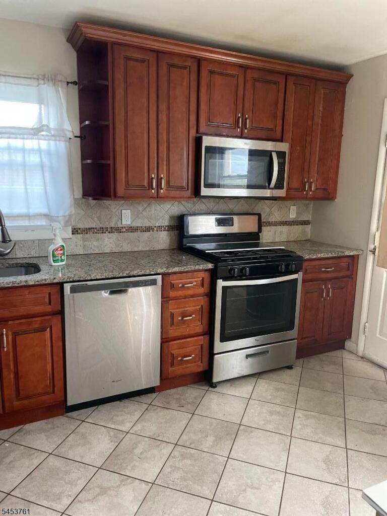 Property listing MLS 4048088 photo 4