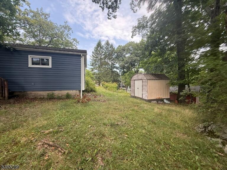 Property listing MLS 4048090 photo 3