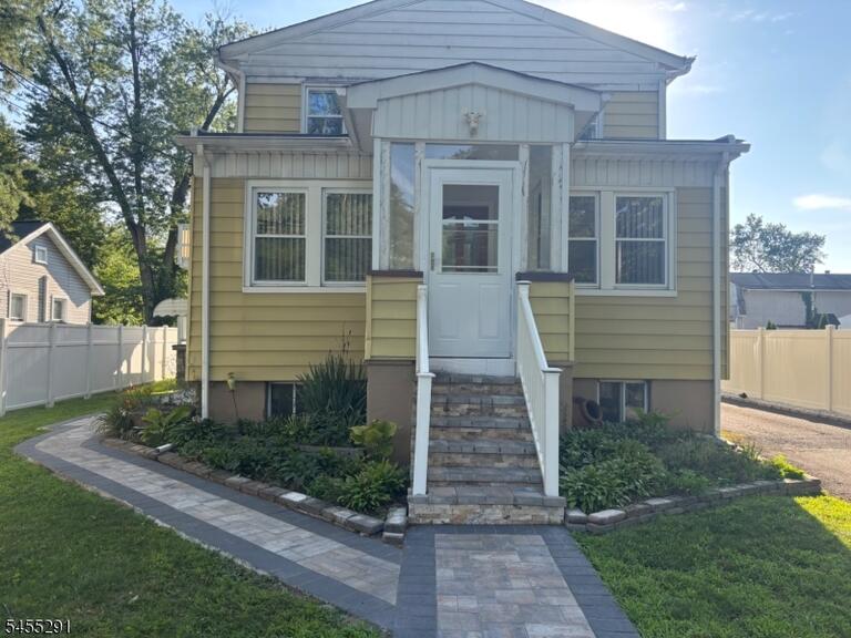 Property listing MLS 4048091 photo 1