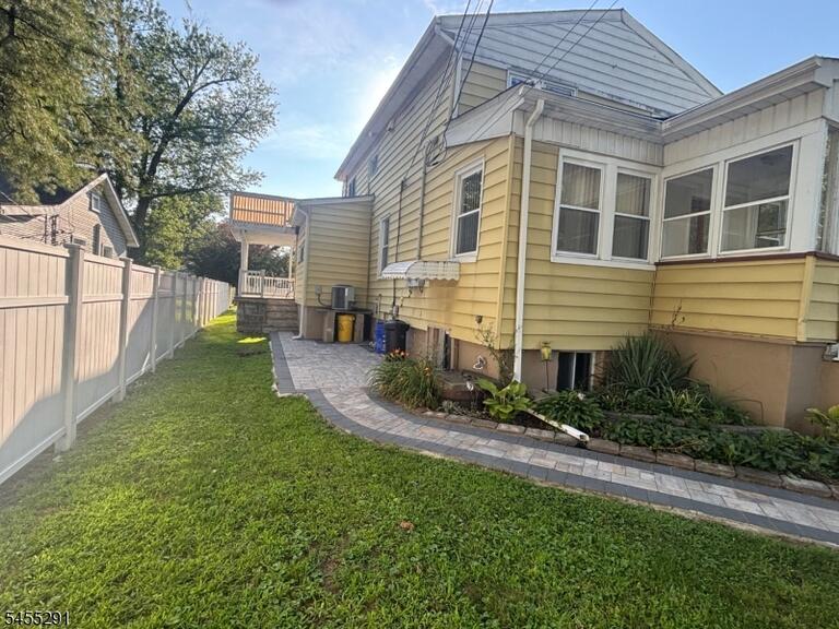 Property listing MLS 4048091 photo 3