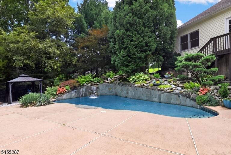 Property listing MLS 4048097 photo 8
