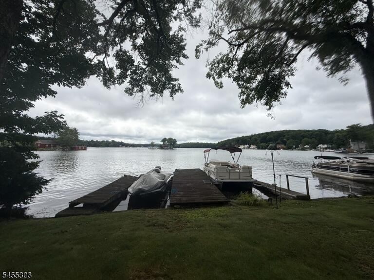 Property listing MLS 4048103 photo 2