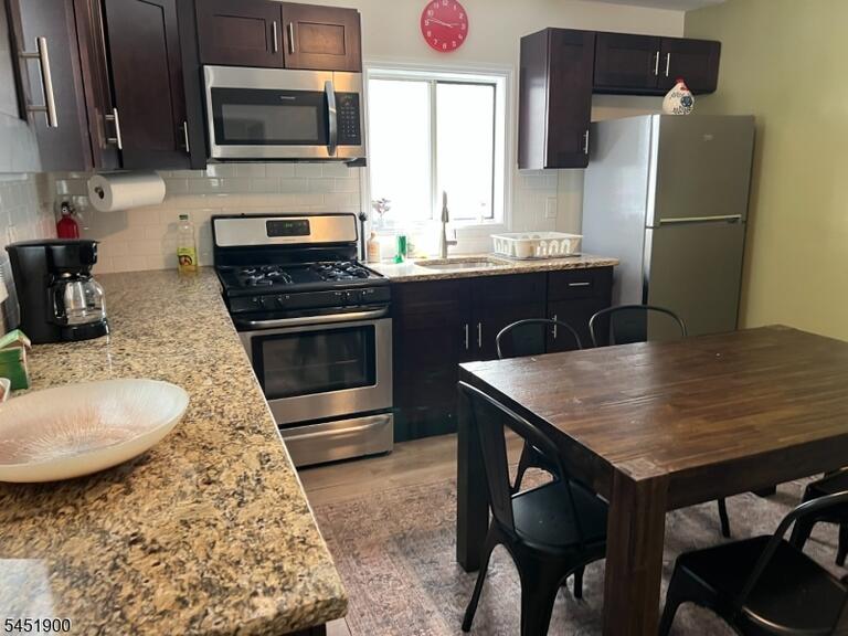 Property listing MLS 4048106 photo 3