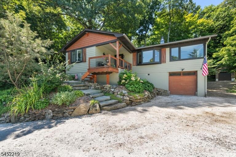 Property listing MLS 4048116 photo 1