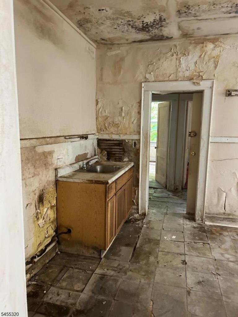Property listing MLS 4048120 photo 7