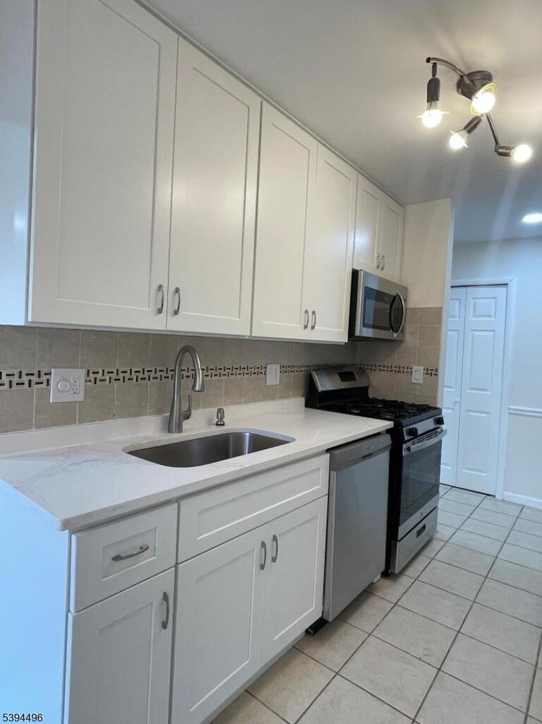 Property listing MLS 4048128 photo 4
