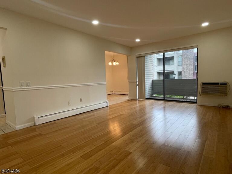 Property listing MLS 4048128 photo 8