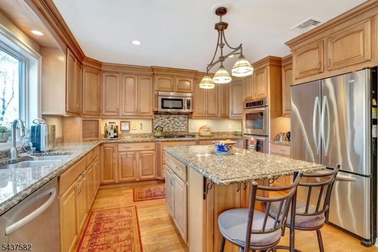 Property listing MLS 4048132 photo 14